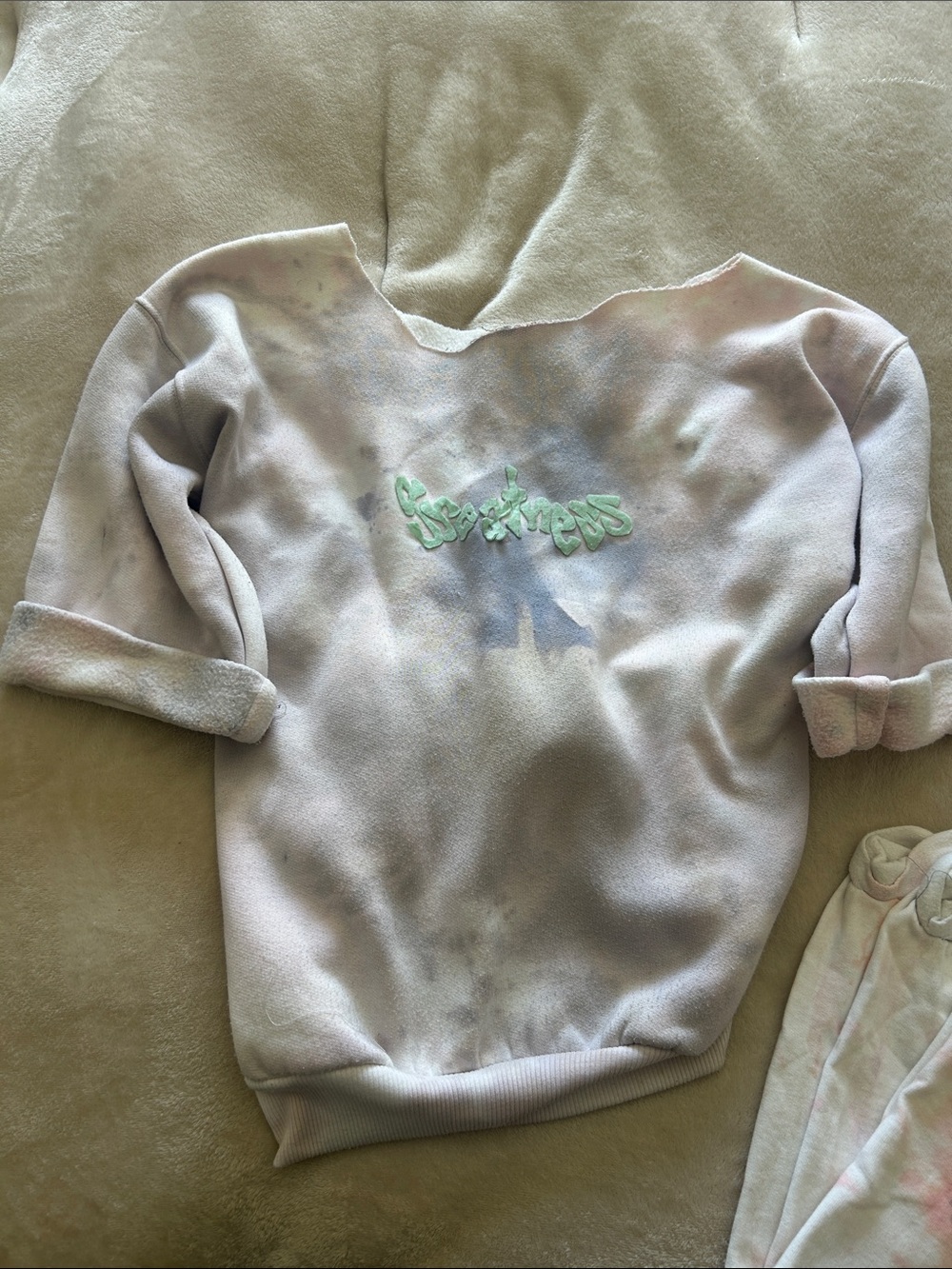 Pastel Tie-Dye Off-Shoulder Sweatshirt in Light Lavender
